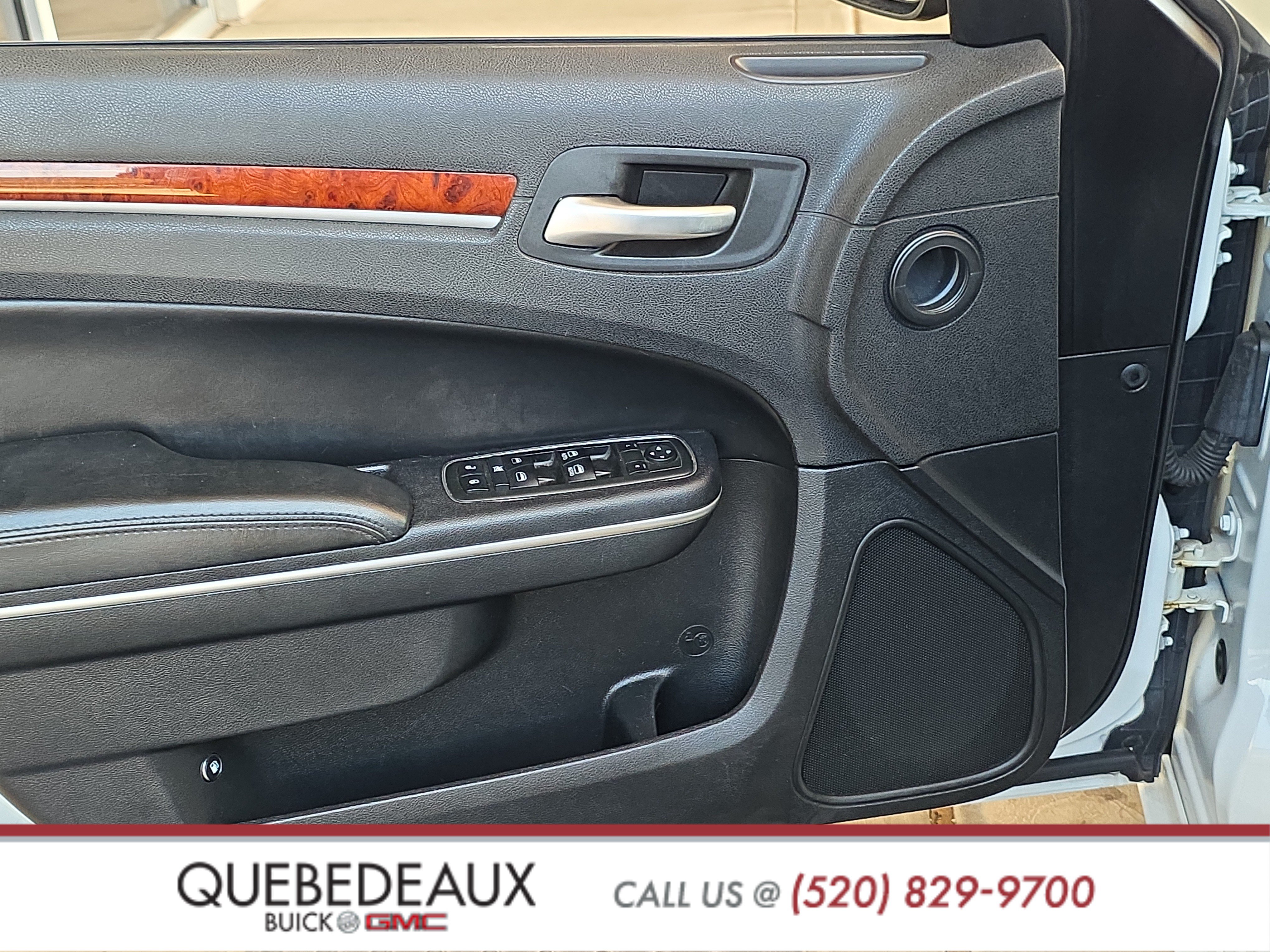 Used 2014 Chrysler 300 RWD image 9