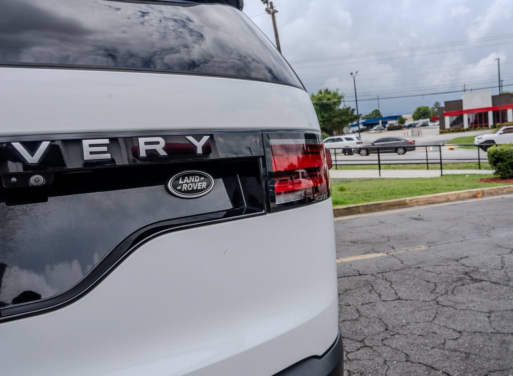Used 2023 Land Rover Discovery S AWD/4WD image 29