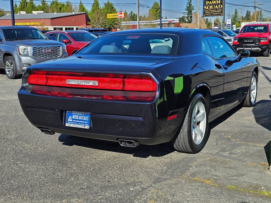 Used 2012 Dodge Challenger SXT RWD image 5