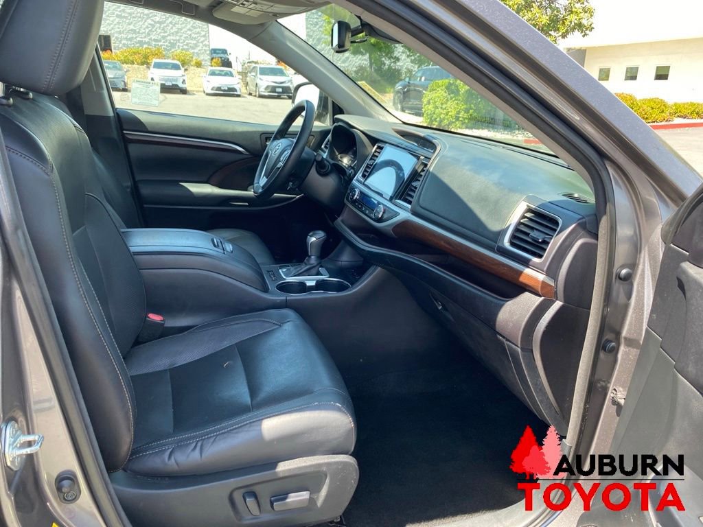 Used 2015 Toyota Highlander Limited Platinum AWD/4WD image 15