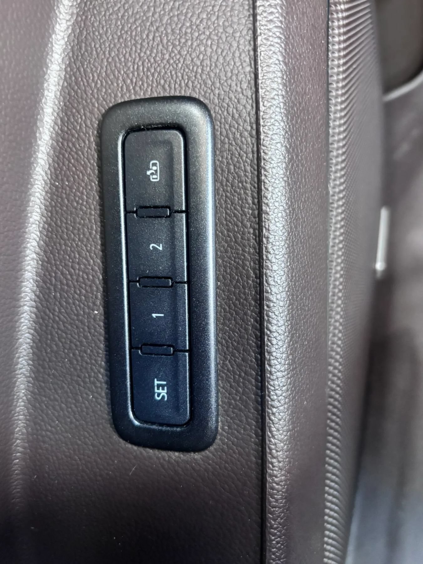 Used 2019 GMC Yukon Denali w/ Denali Ultimate Package AWD/4WD image 8