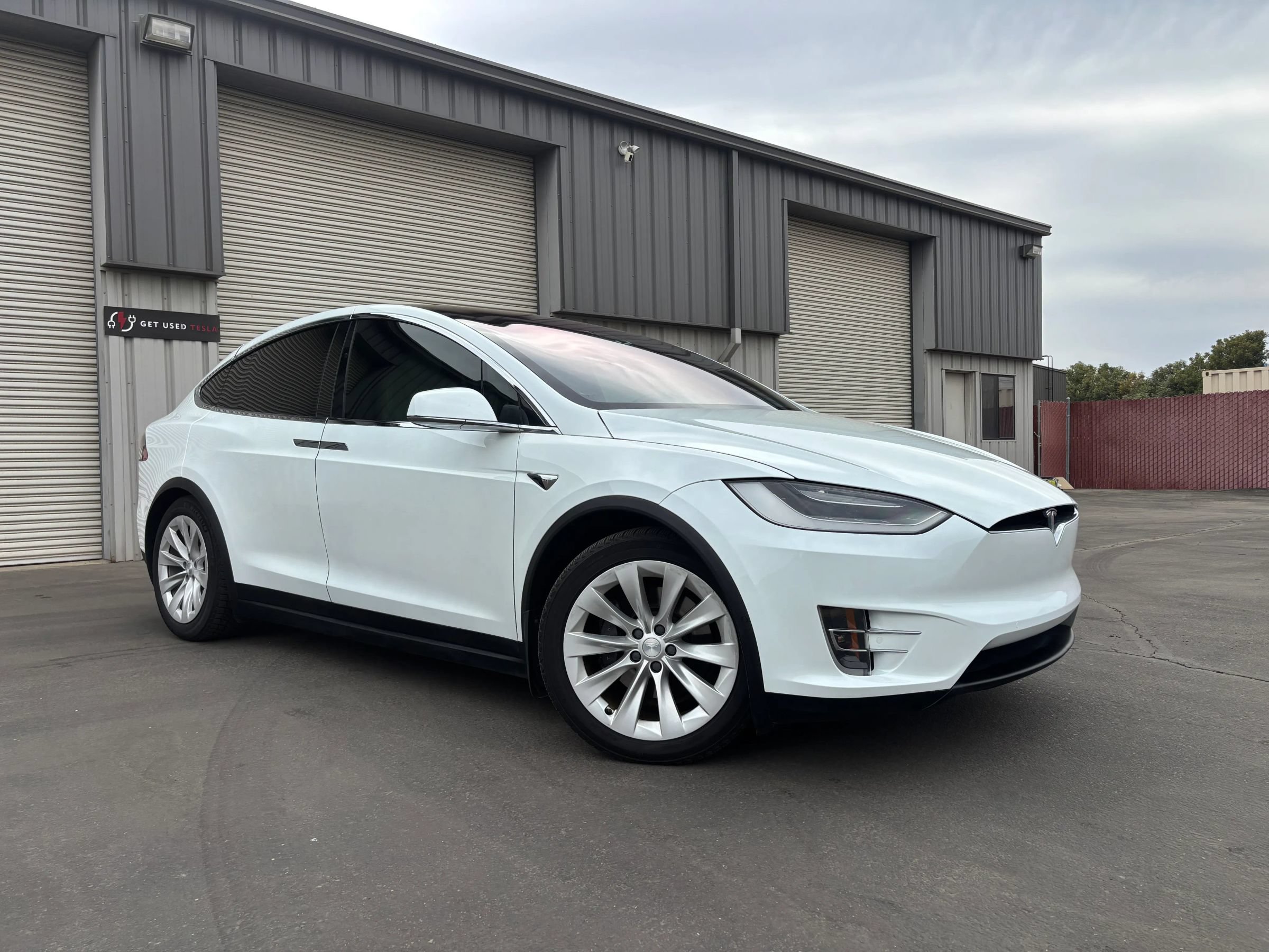 Used 2020 Tesla Model X Long Range AWD/4WD image 2