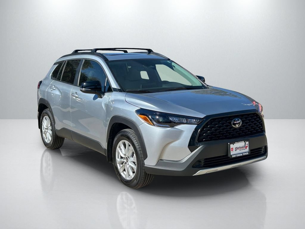 New 2025 Toyota Corolla Cross LE w/ Moonroof Package FWD image 3