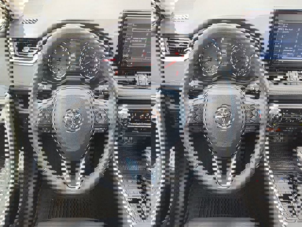 Used 2022 Toyota RAV4 XLE Premium image 12