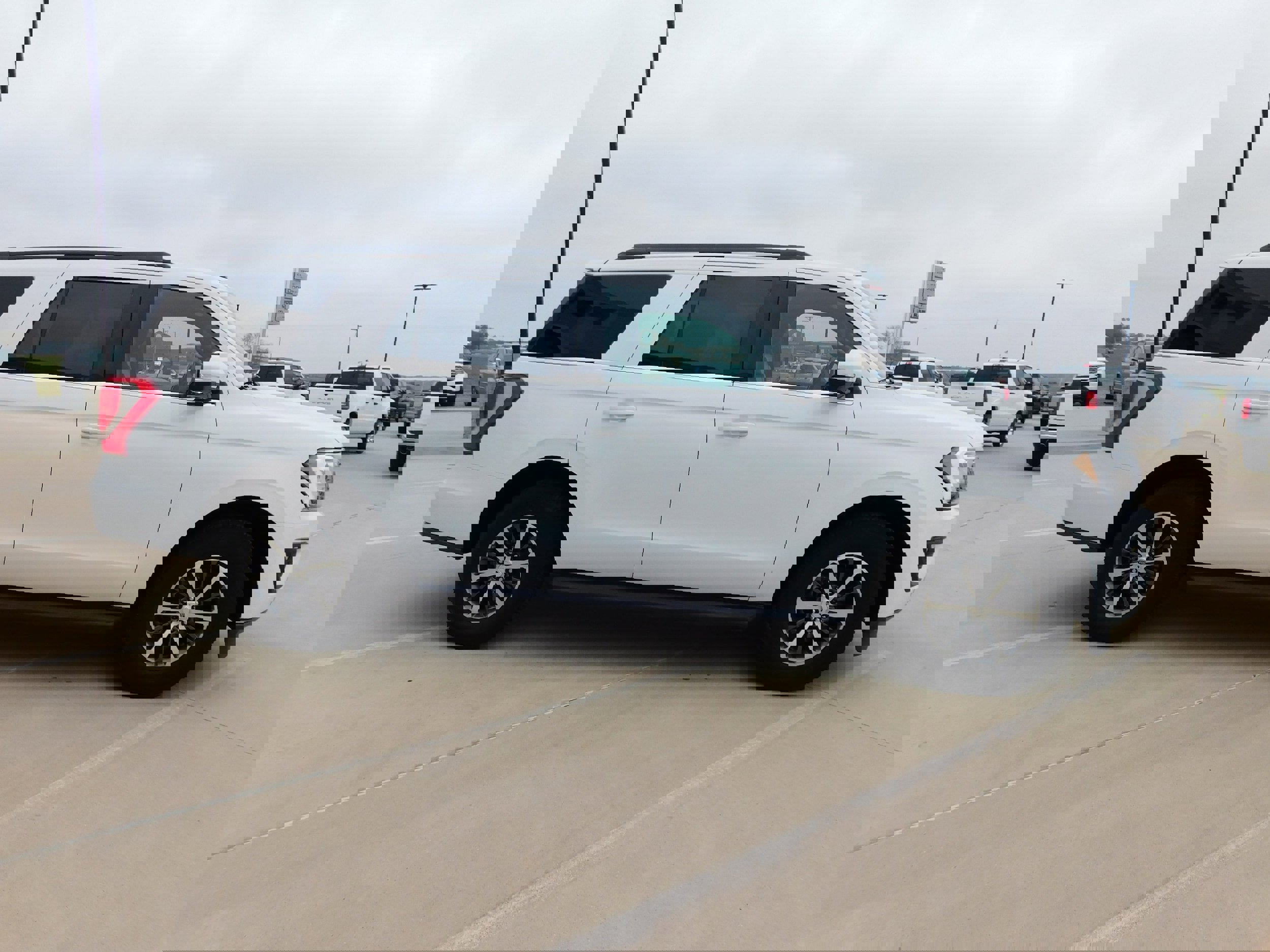 Used 2019 Ford Expedition XLT w/ Equipment Group 201A image 5