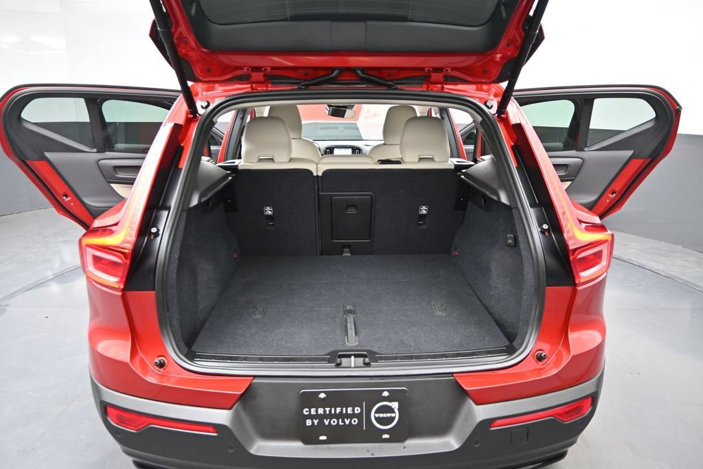 Used 2024 Volvo XC40 B5 Plus w/ Climate Package AWD/4WD image 9