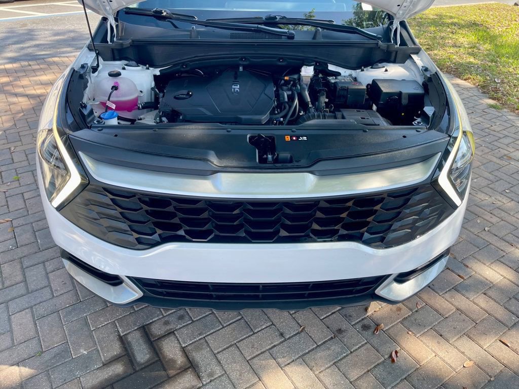 Used 2025 Kia Sportage LX image 17