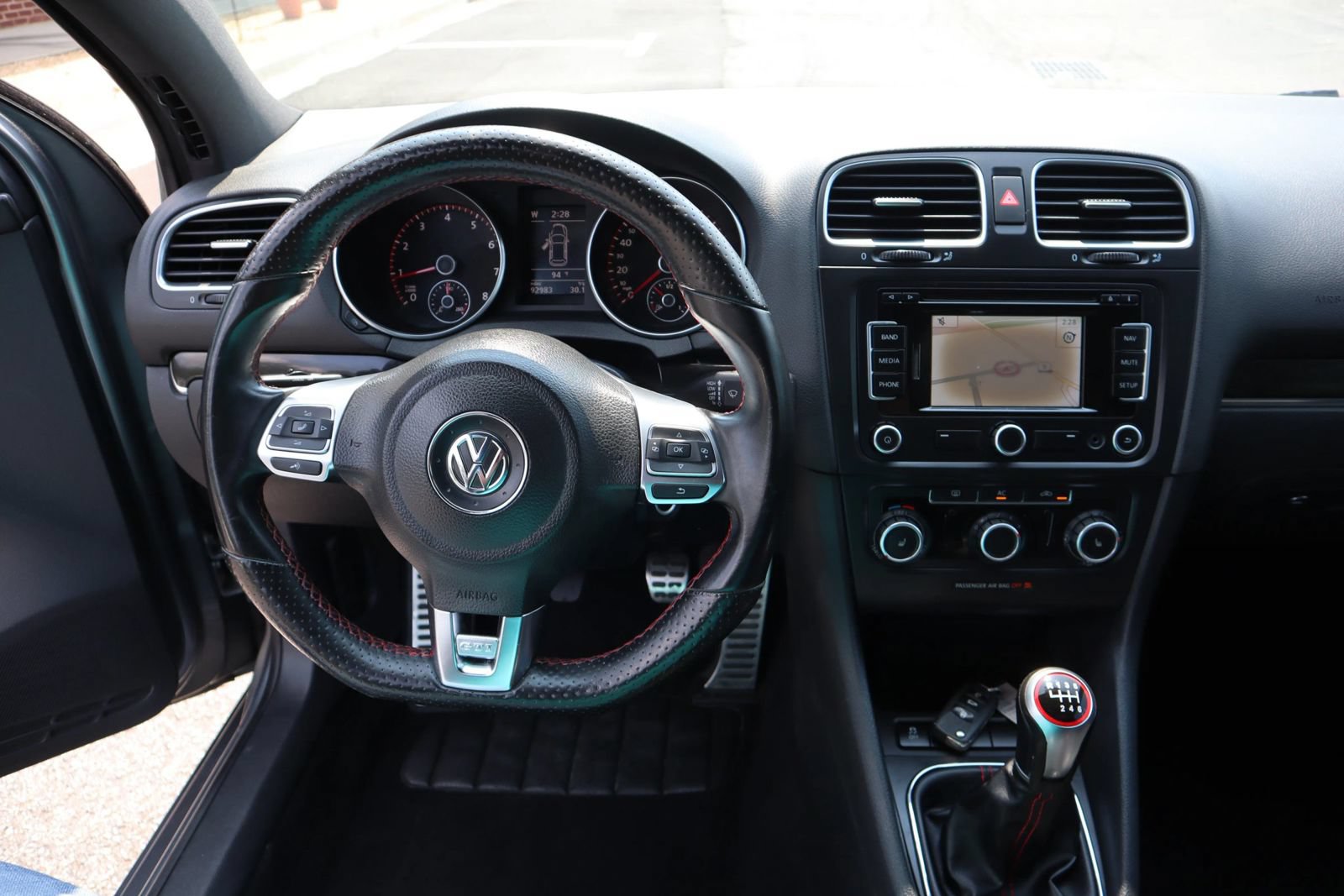 Used 2011 Volkswagen Golf 2-Door FWD image 16