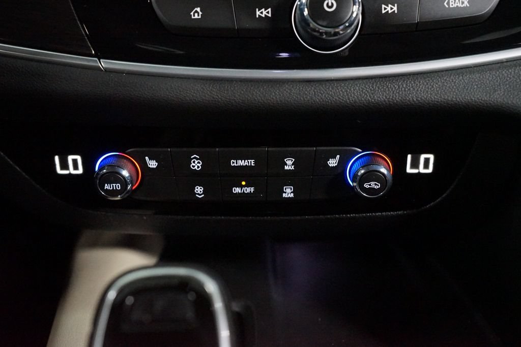 Used 2020 Buick Enclave Essence FWD image 20