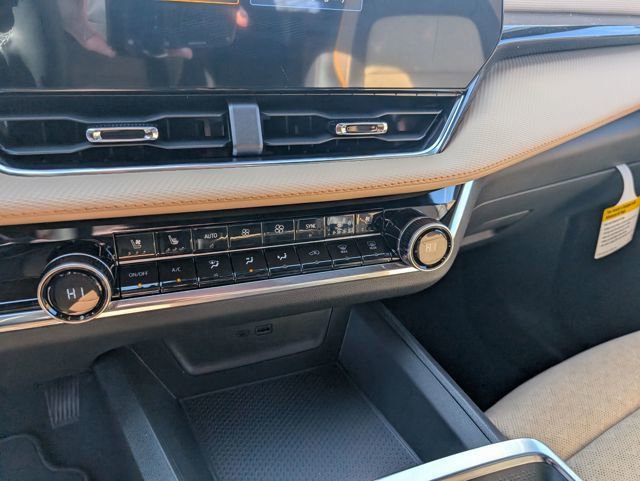 New 2026 Chevrolet Equinox ACTIV w/ Convenience Package III AWD/4WD image 21