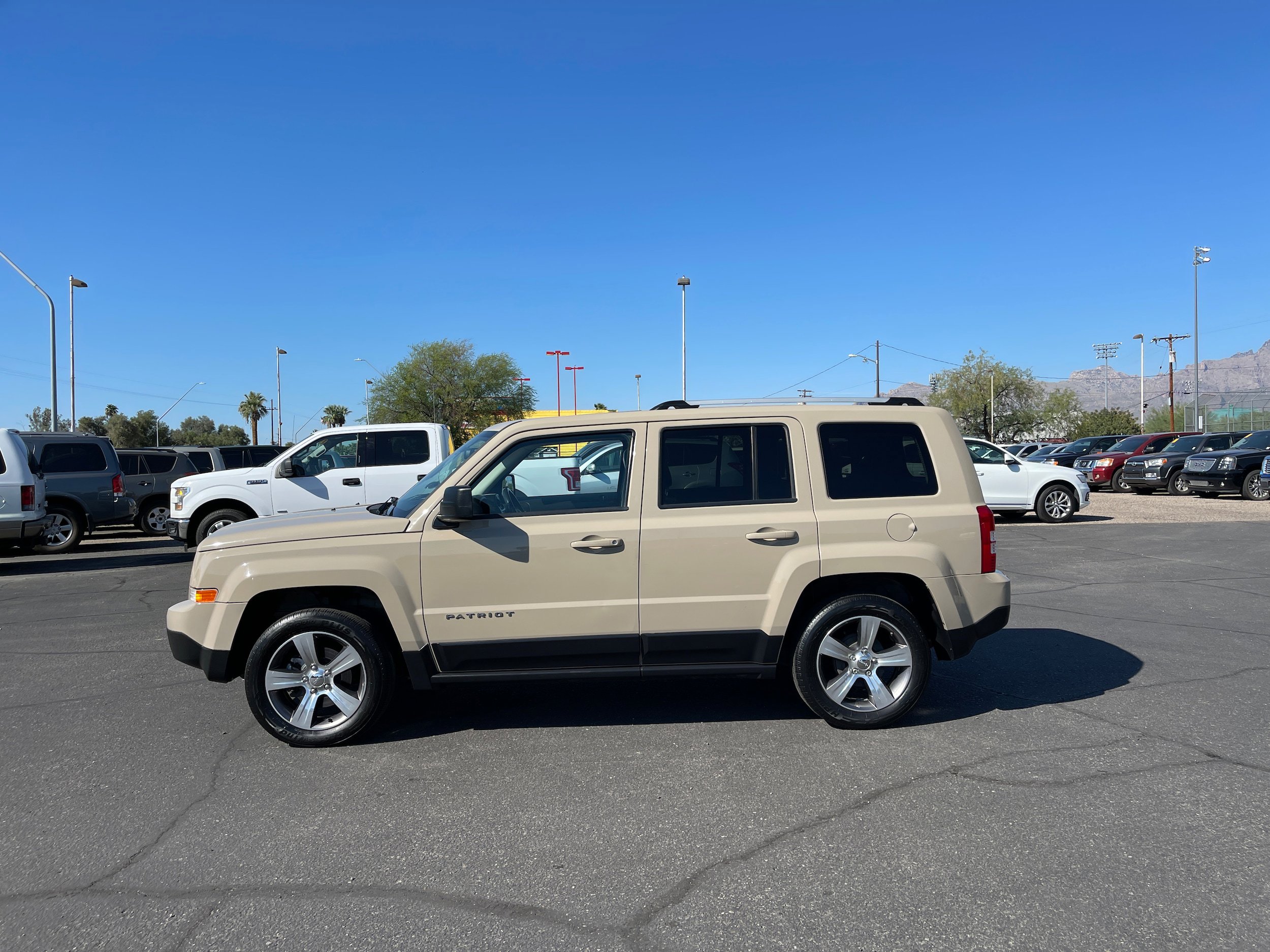 Used 2016 Jeep Patriot High Altitude FWD image 2