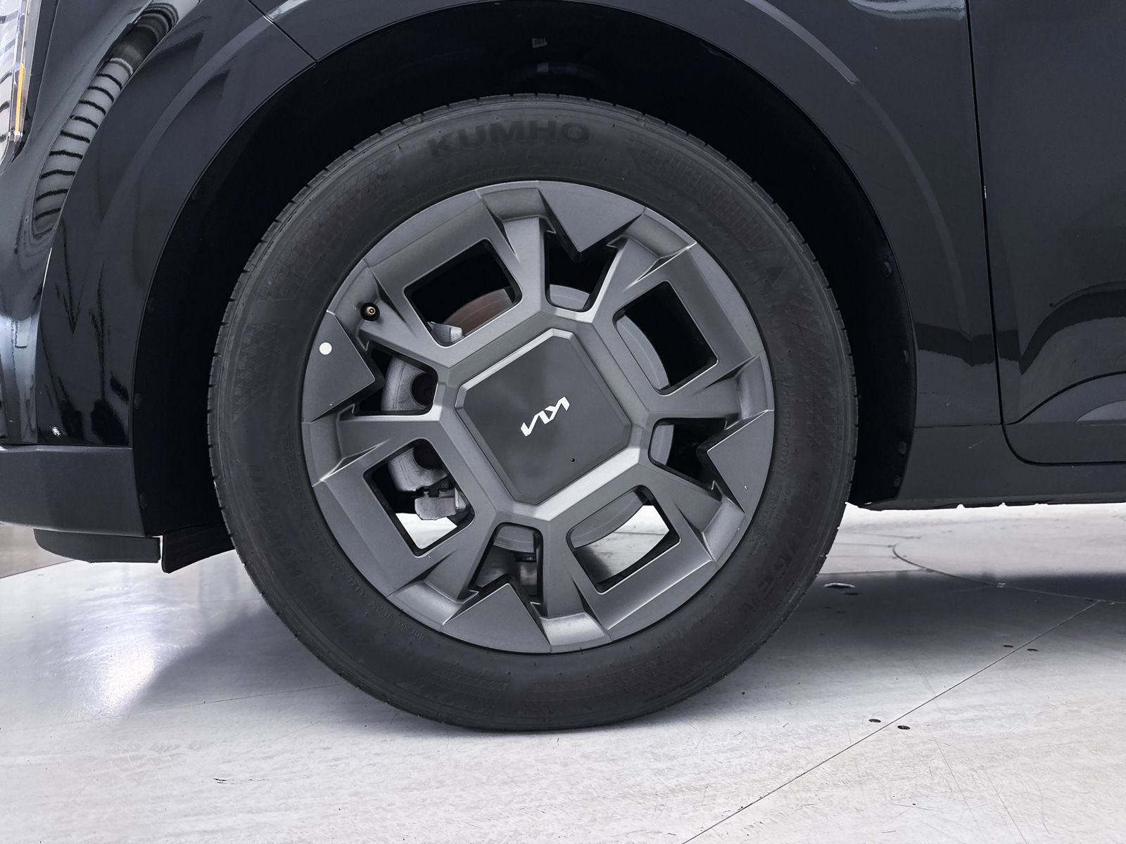 Used 2025 Kia Carnival EX image 15