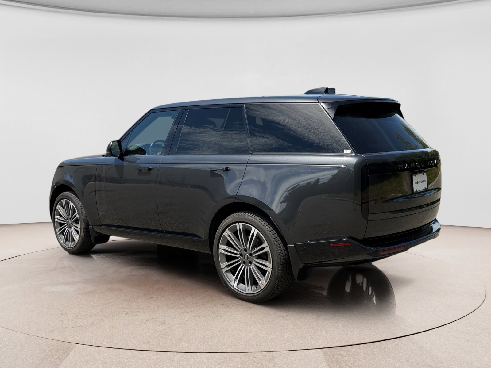 Used 2025 Land Rover Range Rover SE AWD/4WD image 3