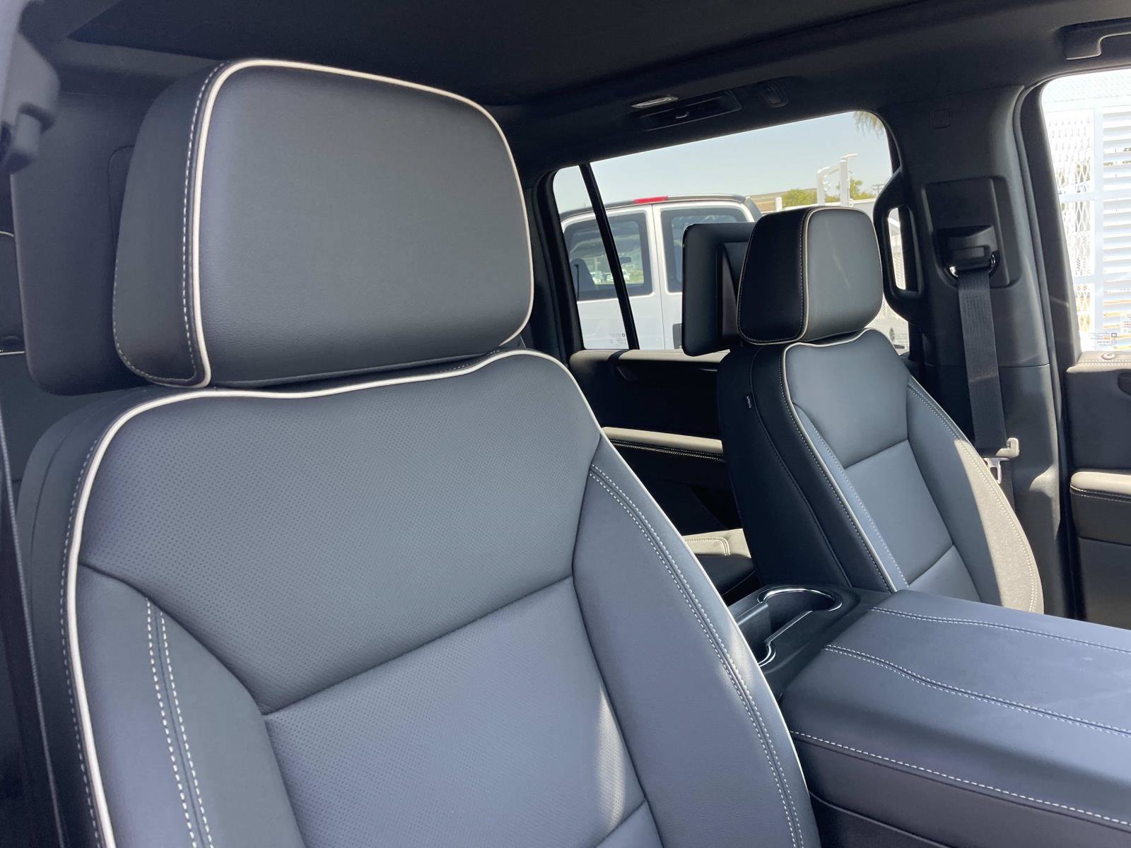 New 2026 GMC Yukon XL Elevation w/ Elevation Premium Package RWD image 29