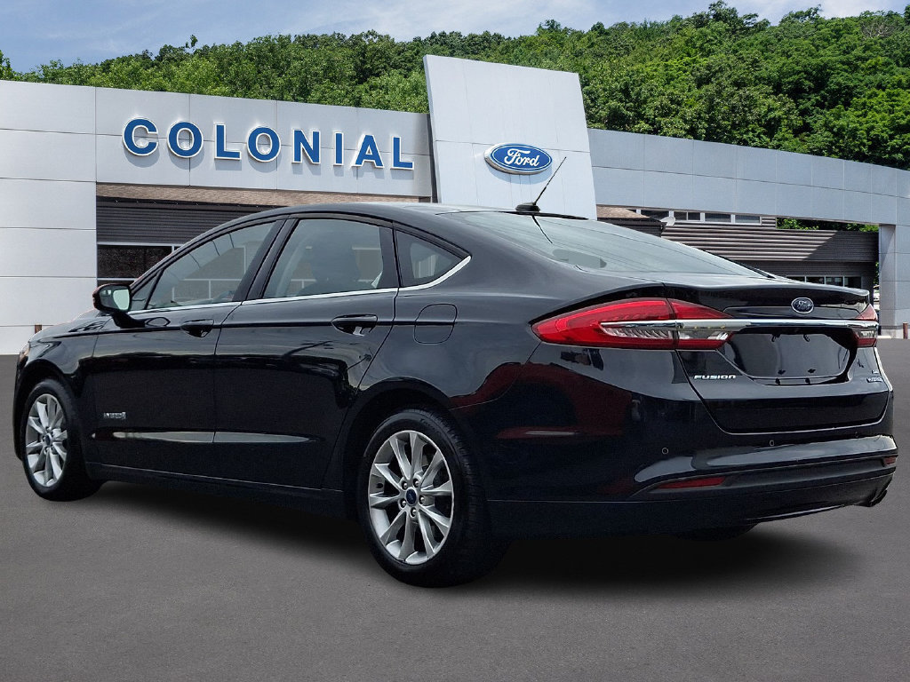 Used 2017 Ford Fusion SE FWD image 4