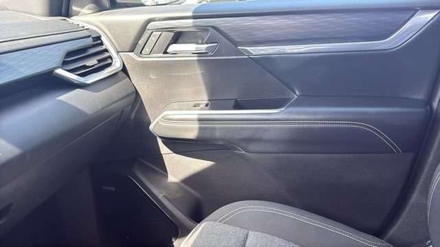 Used 2025 GMC Acadia Elevation FWD image 23
