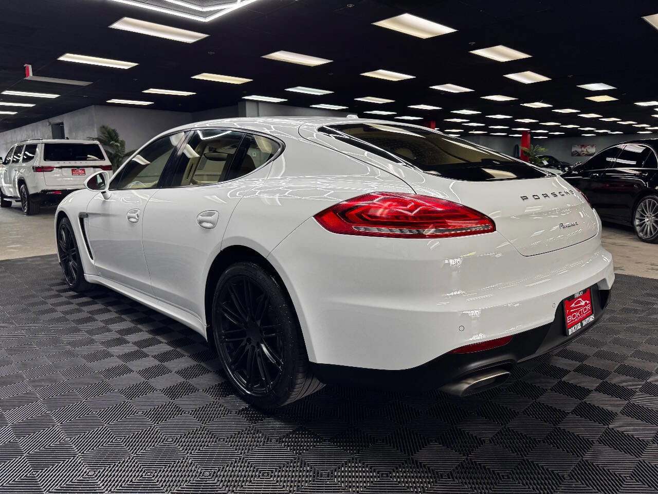 Used 2015 Porsche Panamera 4 image 9