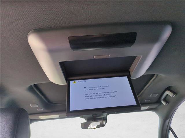 Used 2025 Toyota Sienna Platinum image 17