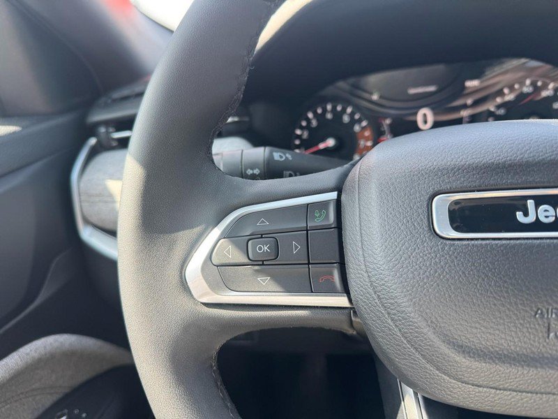 Used 2023 Jeep Compass Latitude AWD/4WD image 13