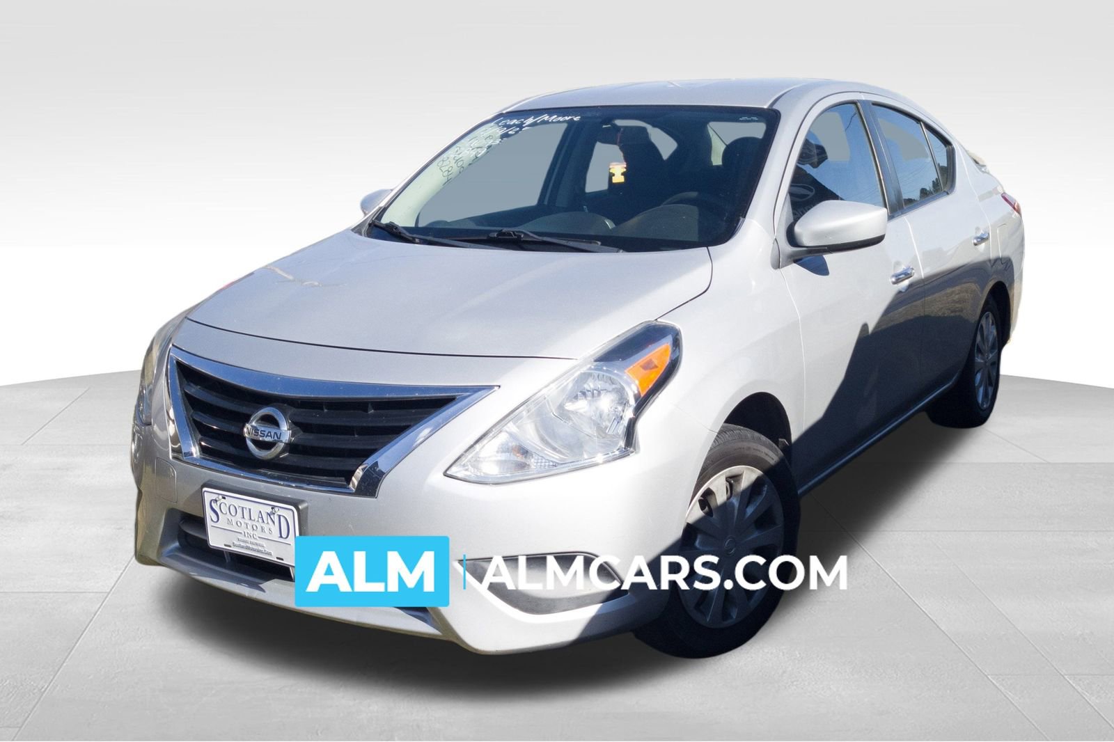 Used 2019 Nissan Versa SV image 1