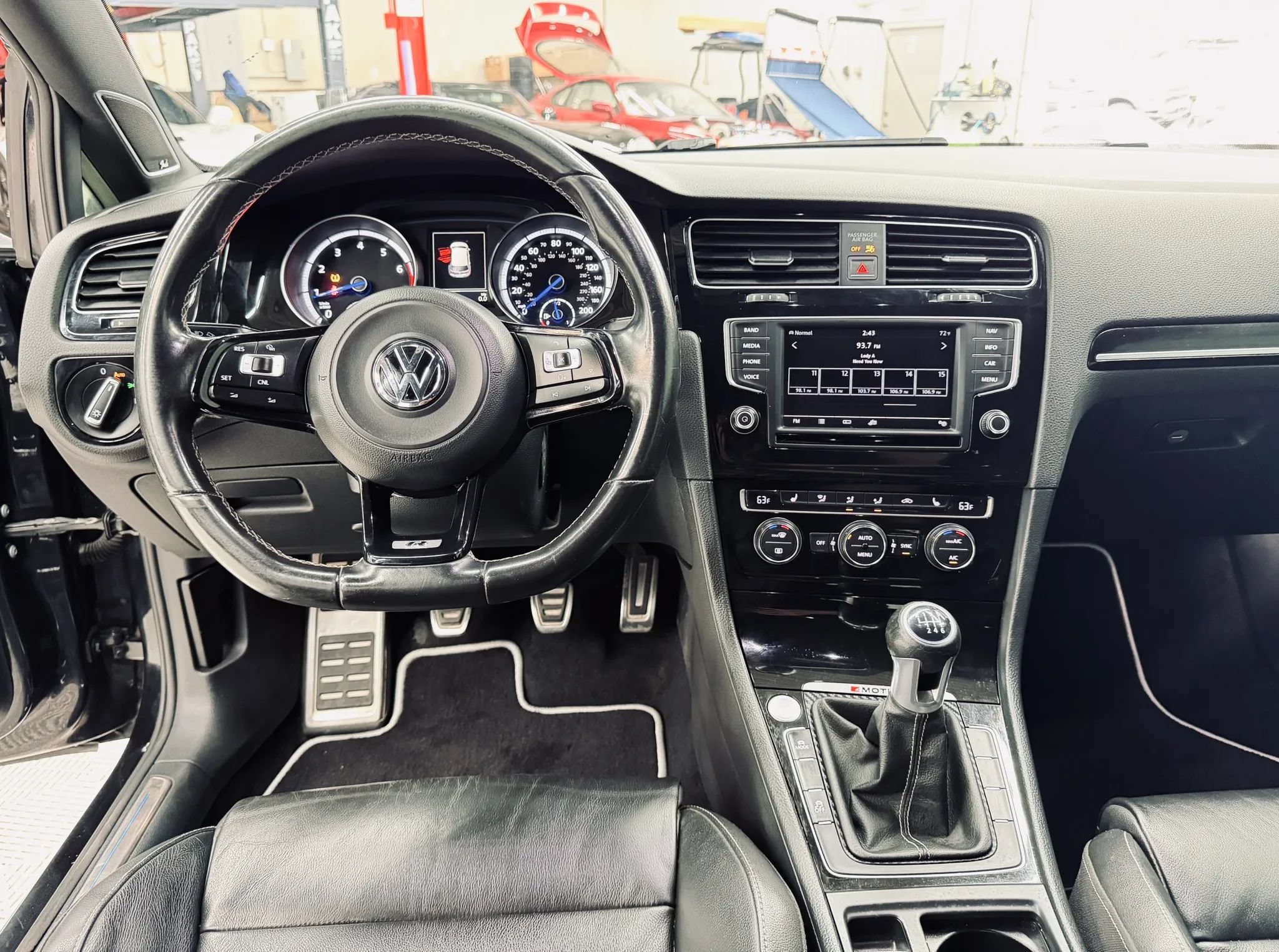Used 2016 Volkswagen Golf R 4-Door AWD/4WD image 27