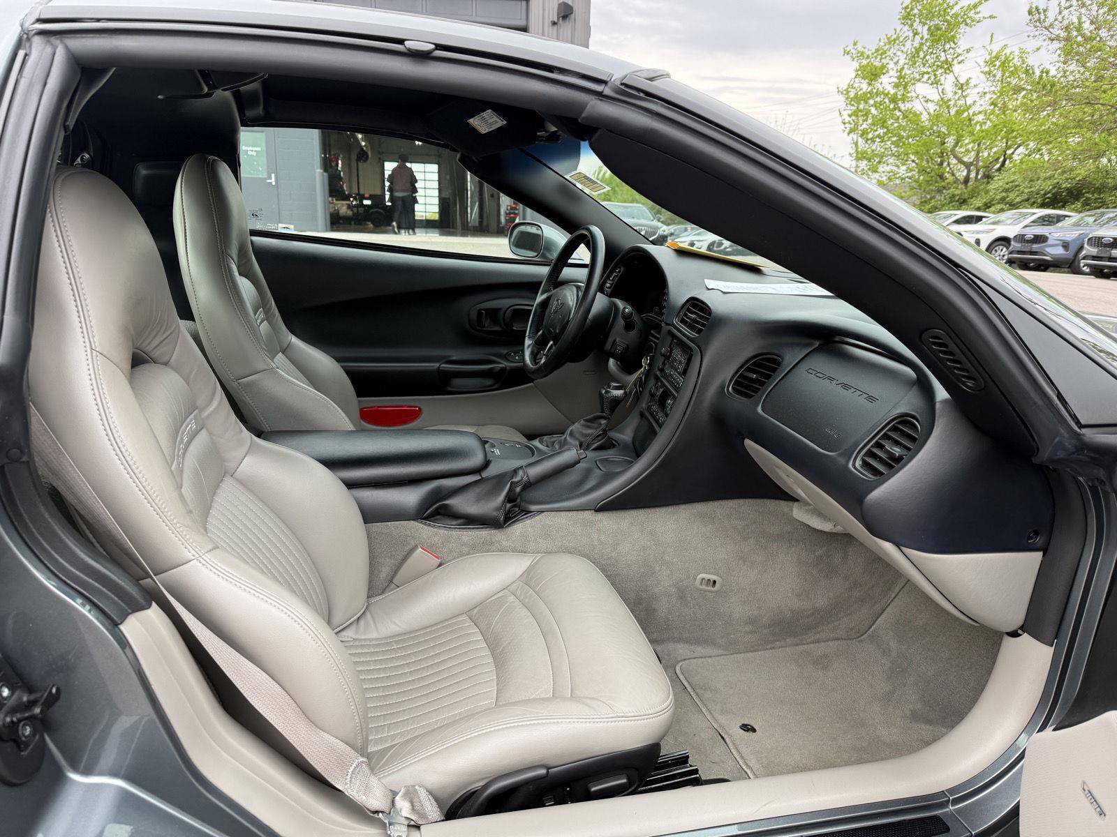 Used 2004 Chevrolet Corvette Coupe w/ Preferred Equipment Group RWD image 10