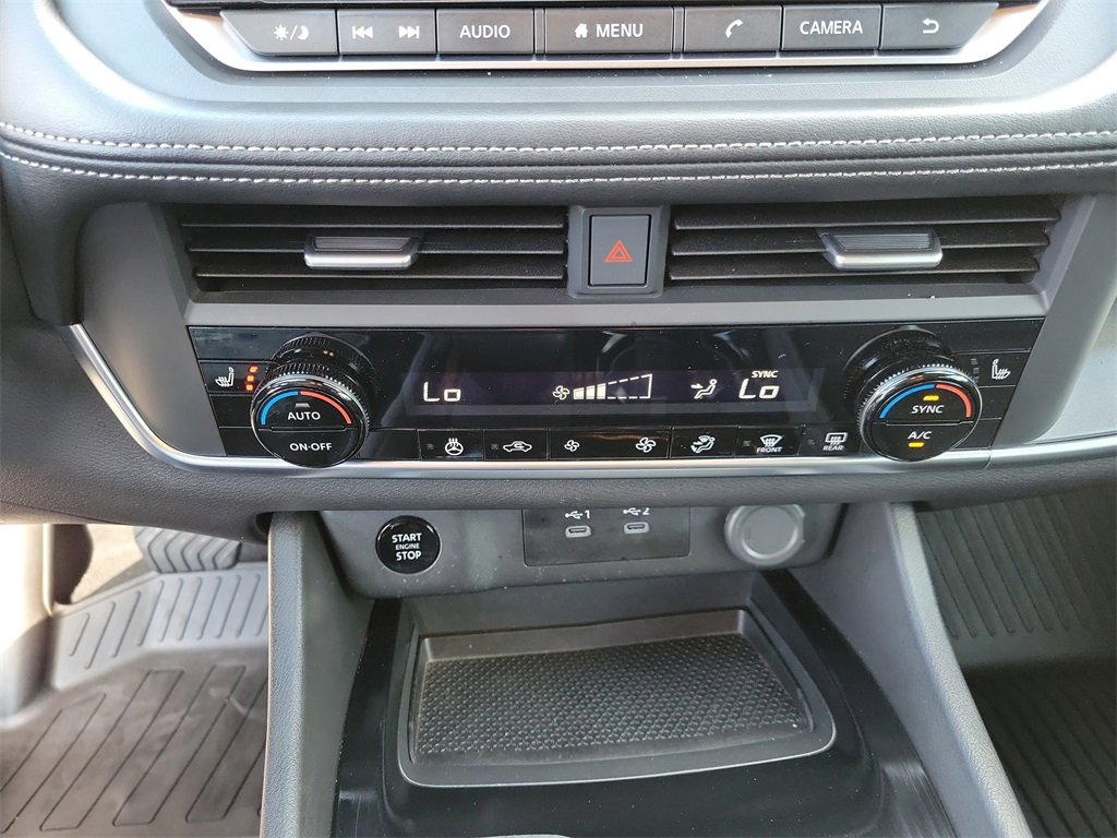 Used 2024 Nissan Rogue SV w/ SV Premium Package image 31