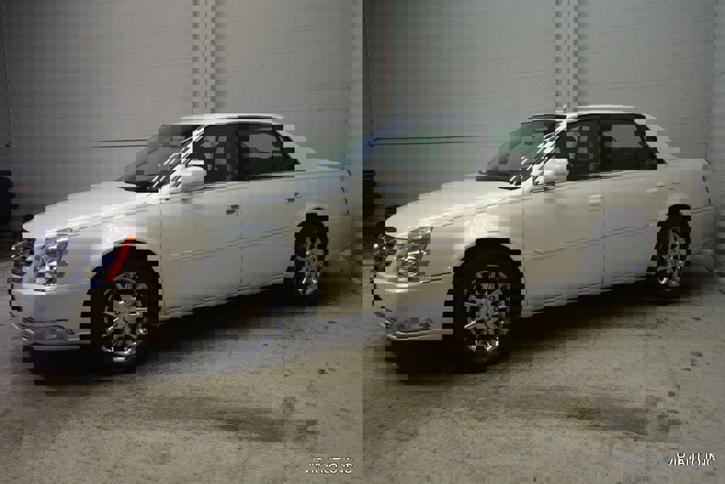 Used 2011 Cadillac DTS Luxury image 30