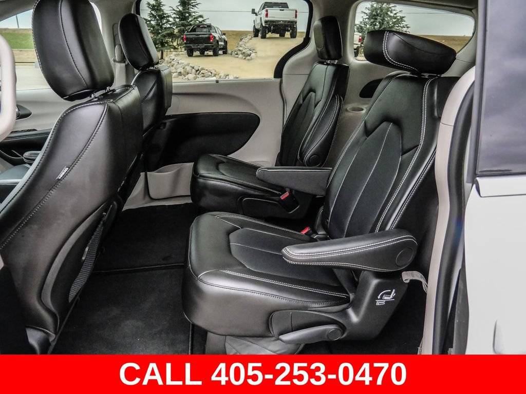 Used 2024 Chrysler Pacifica Touring-L AWD/4WD image 21