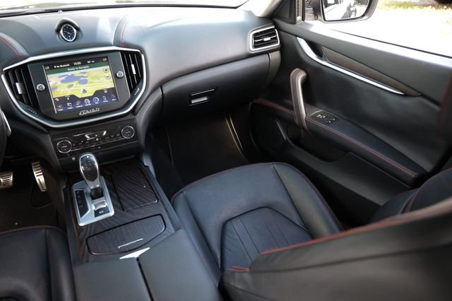 Used 2016 Maserati Ghibli S Q4 AWD/4WD image 25