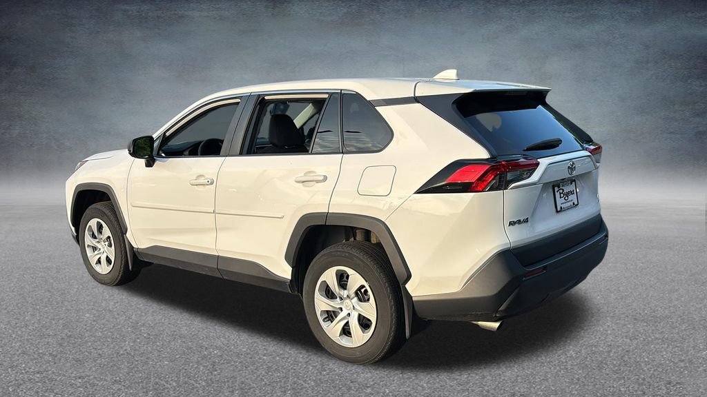 Used 2023 Toyota RAV4 LE AWD/4WD image 4