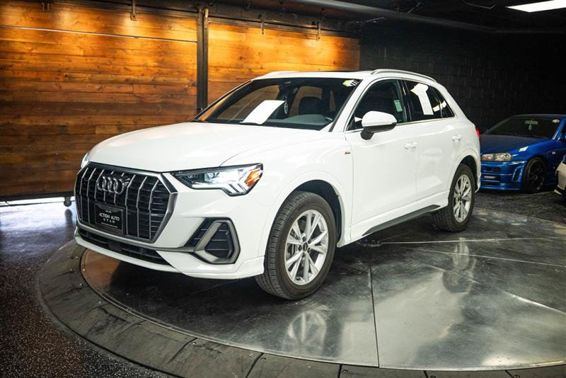 Used 2022 Audi Q3 2.0T Premium Plus w/ Premium Plus Package AWD/4WD image 2