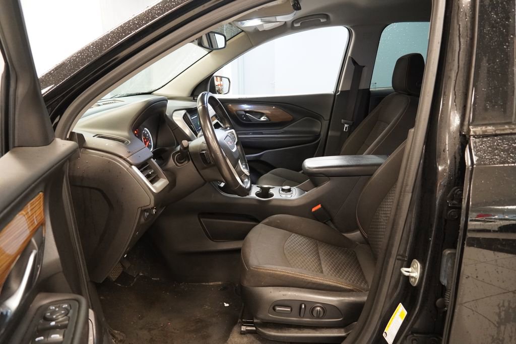 Used 2020 GMC Terrain SLE w/ Driver Convenience Package image 4