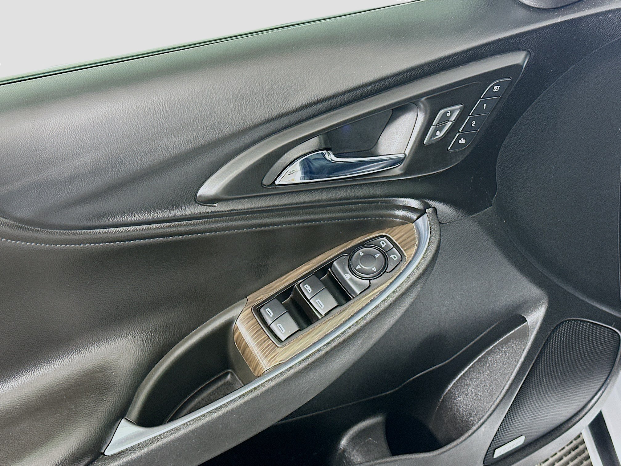 Used 2020 Chevrolet Malibu Premier FWD image 15