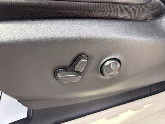 Used 2023 Chrysler Pacifica Touring-L FWD image 25