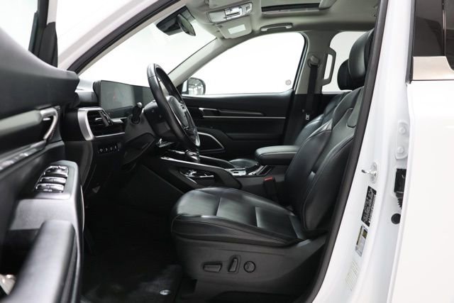 Used 2025 Kia Telluride S FWD image 17