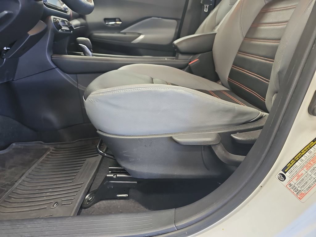 Used 2022 Nissan Kicks SR w/ Premium Package FWD image 27