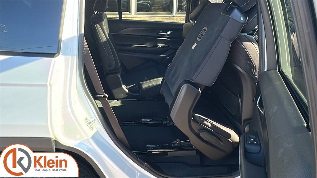 Used 2024 Jeep Grand Cherokee L Laredo w/ Luxury Tech Group I image 30