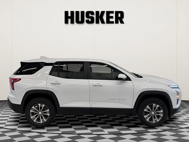 Used 2025 Chevrolet Equinox LT AWD/4WD image 2