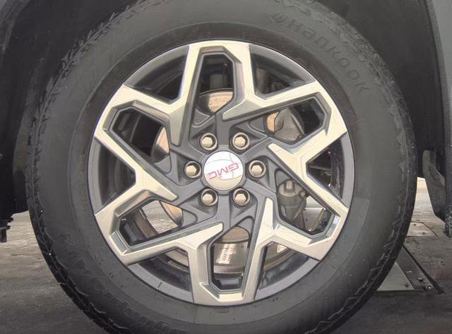 Used 2023 GMC Sierra 1500 SLT w/ SLT Premium Plus Package AWD/4WD image 4