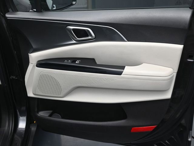 Used 2024 Kia Carnival LX image 32