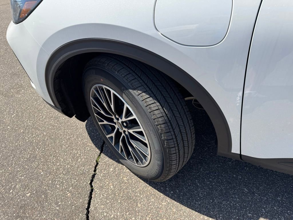 New 2025 Ford Escape SE w/ PHEV Premium Package FWD image 11