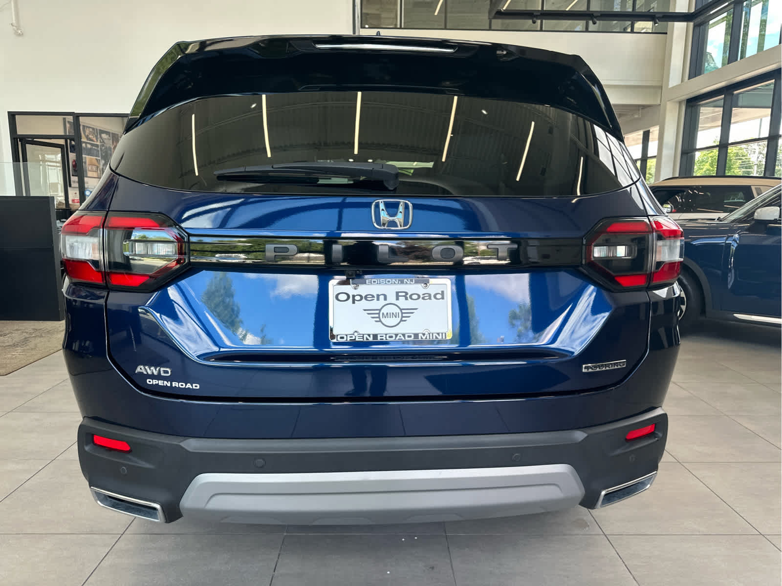 Used 2025 Honda Pilot Touring image 5