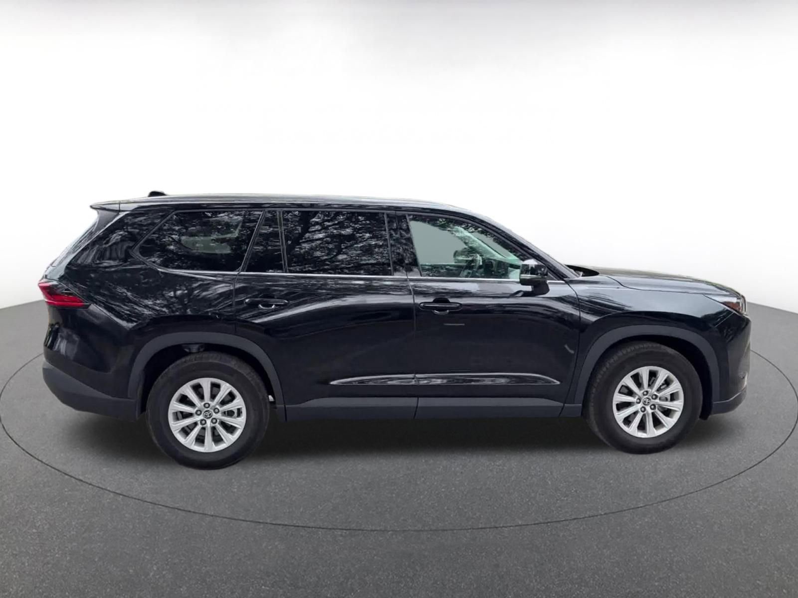 Used 2025 Toyota Grand Highlander FWD image 16