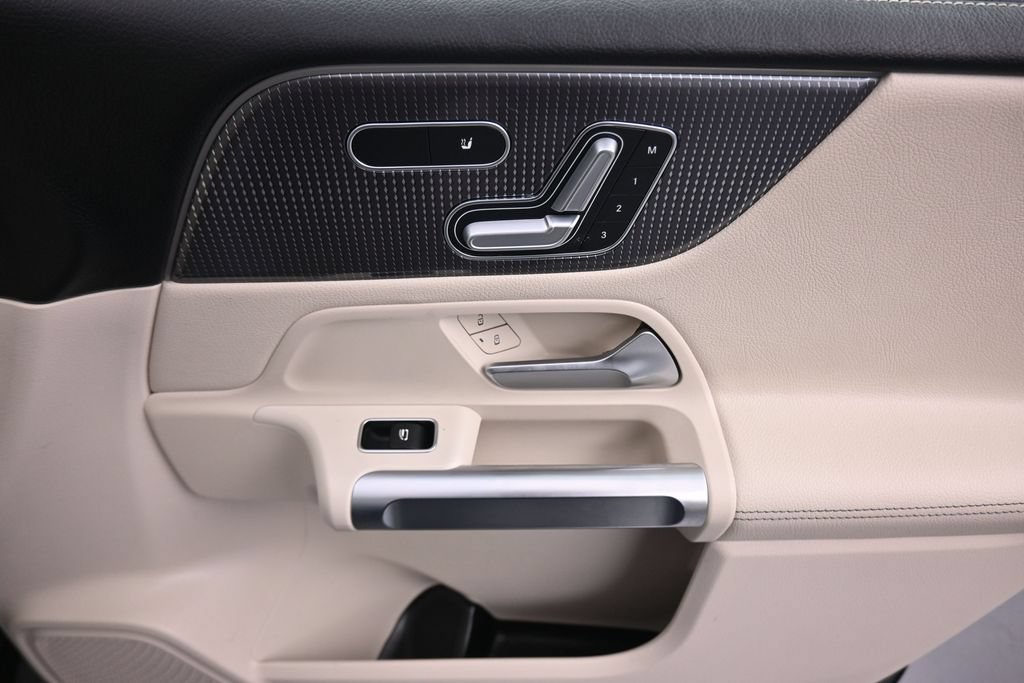 Used 2022 Mercedes-Benz GLB 250 4MATIC image 54