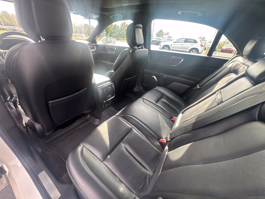 Used 2018 Lincoln Continental Select AWD/4WD image 31