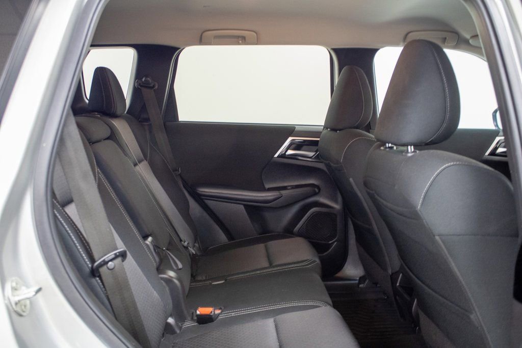 Used 2024 Mitsubishi Outlander ES image 10