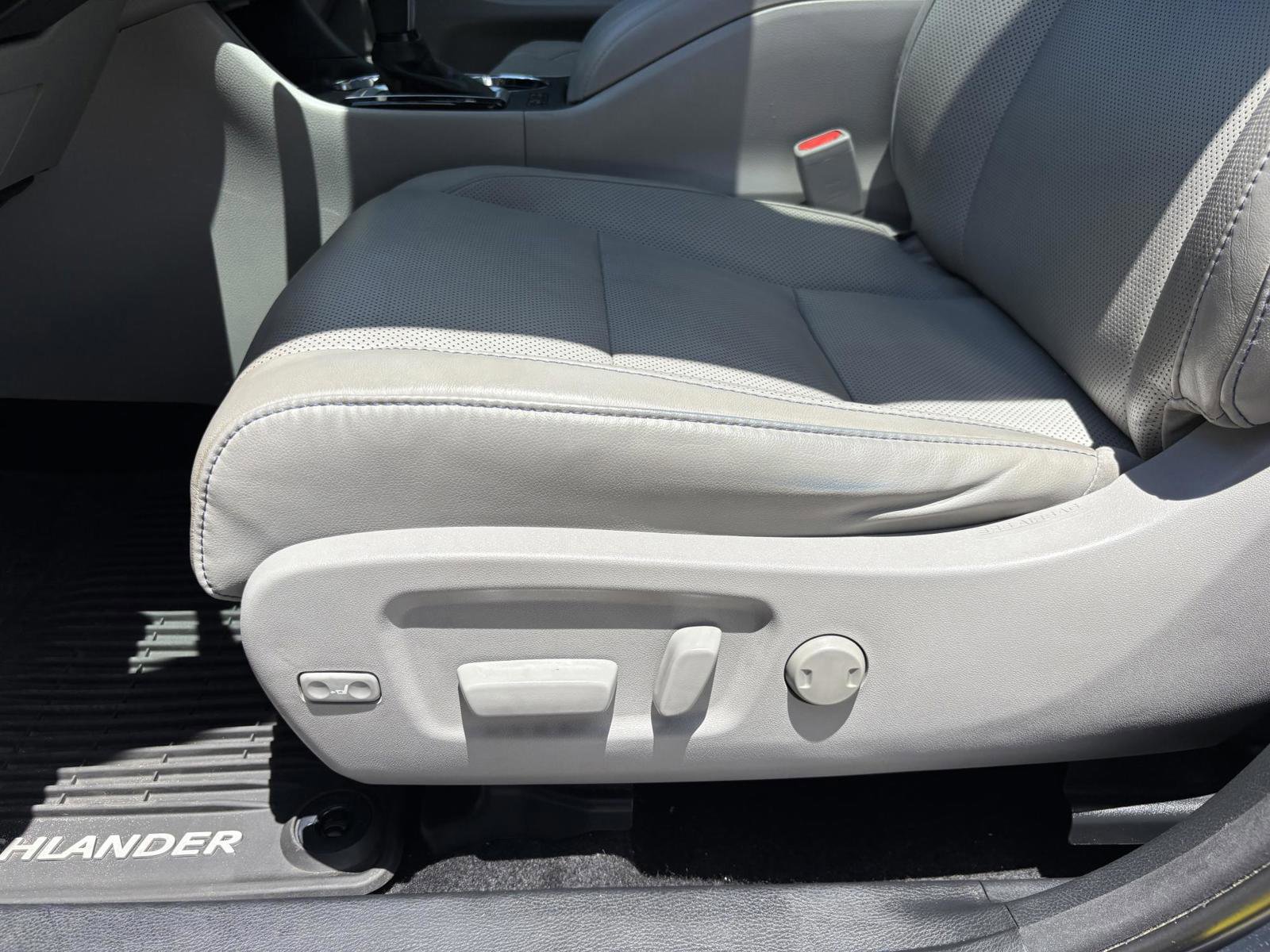 Used 2016 Toyota Highlander Limited Platinum image 18