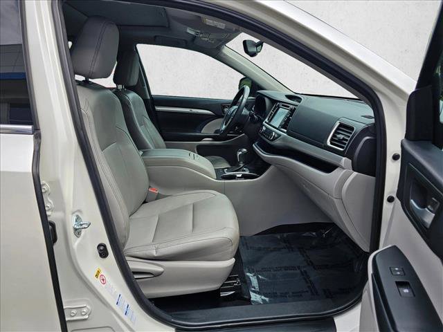 Used 2014 Toyota Highlander XLE AWD/4WD image 10