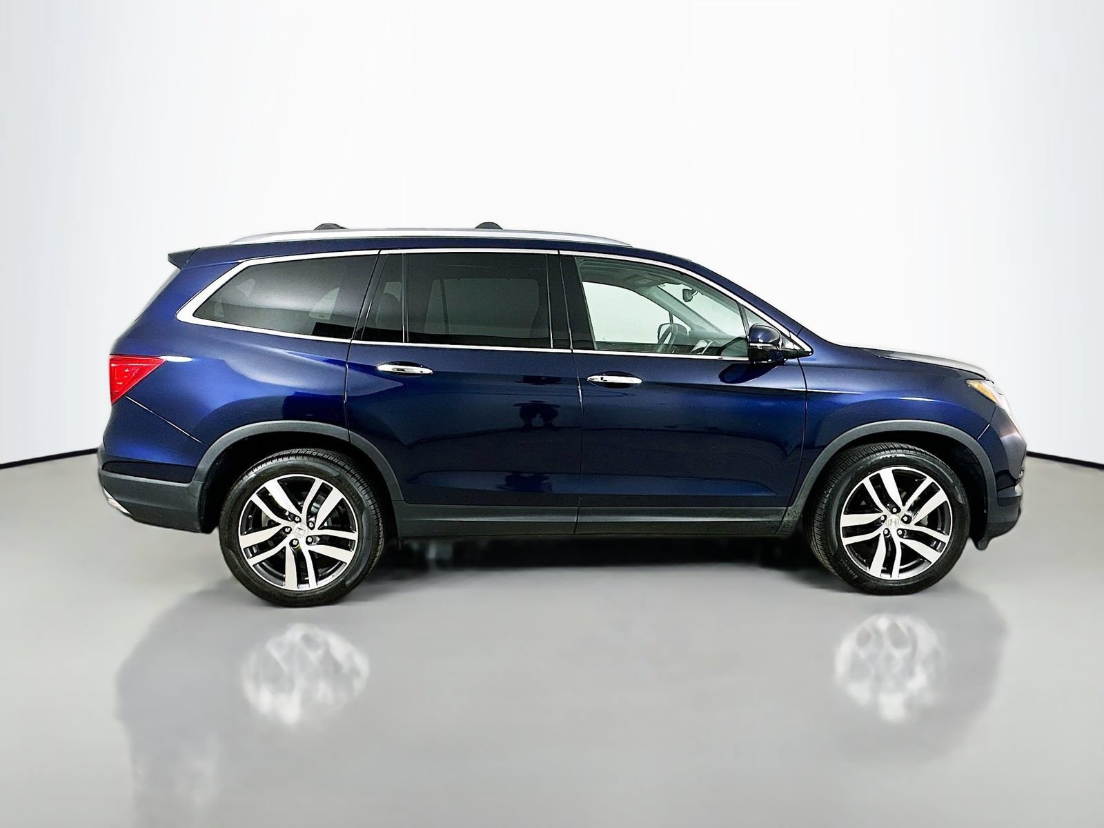 Used 2016 Honda Pilot Elite image 4